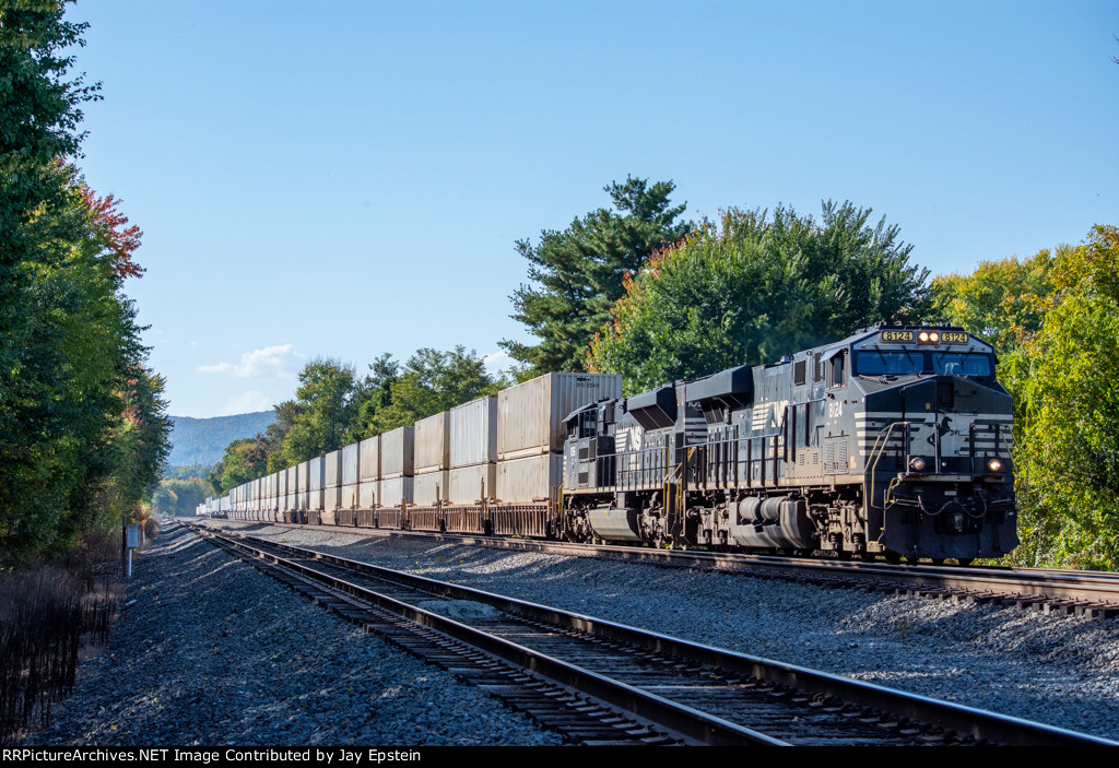 GE and EMD pull an 26X east at Cove